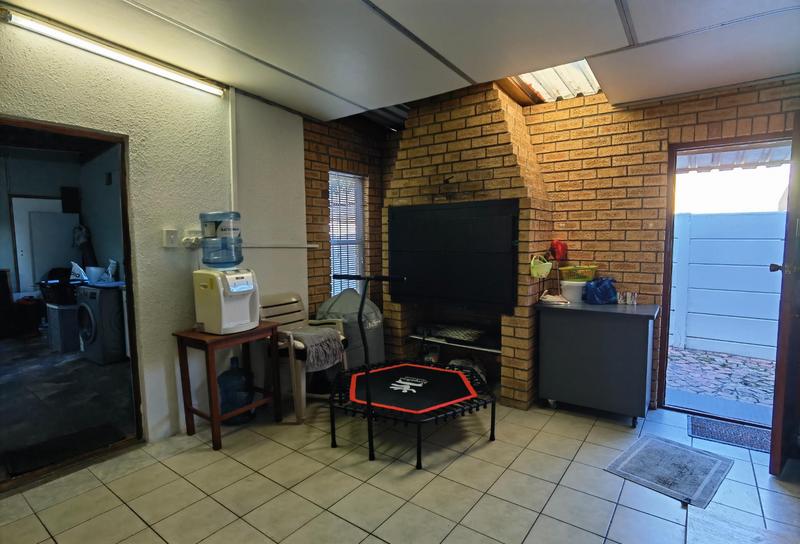 4 Bedroom Property for Sale in Goodwood Estate Western Cape